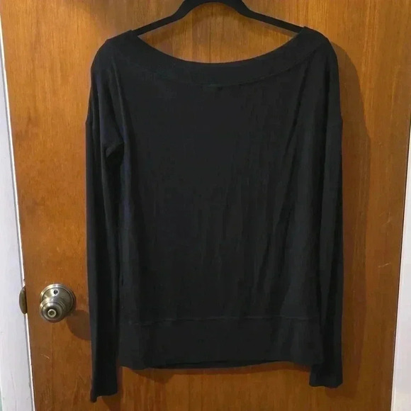 Athleta Black long sleeve Top XS - Picture 3 of 3